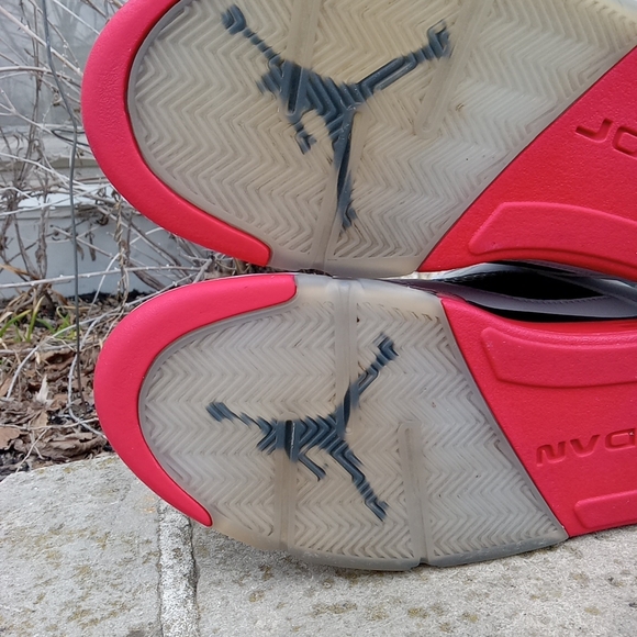 Nike Men’s White Black Red Athletic Sneakers - Picture 8 of 10